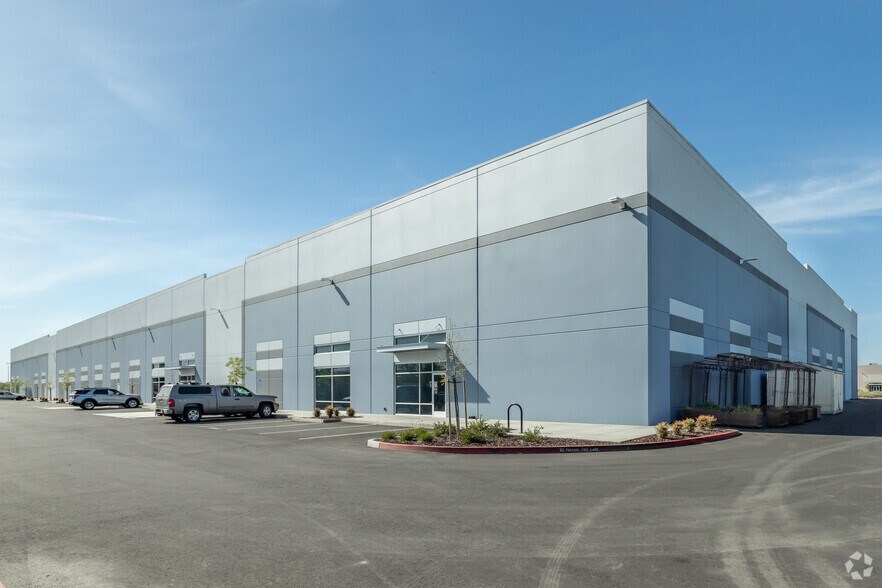 More Photos Of 3115 Ramco St, West Sacramento Distribution For Lease