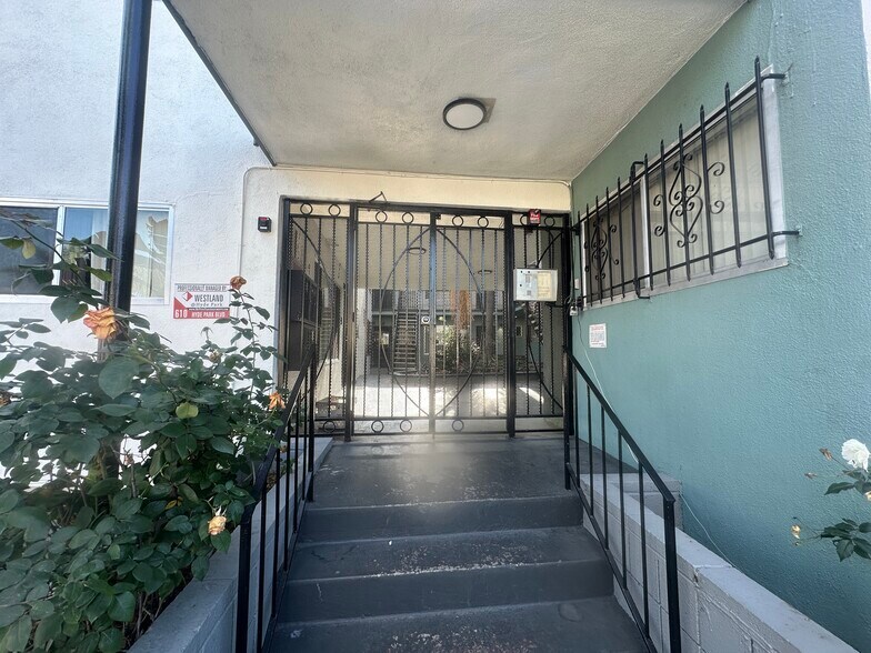 More Photos Of 610 E Hyde Park Blvd, Inglewood Apartments For Sale