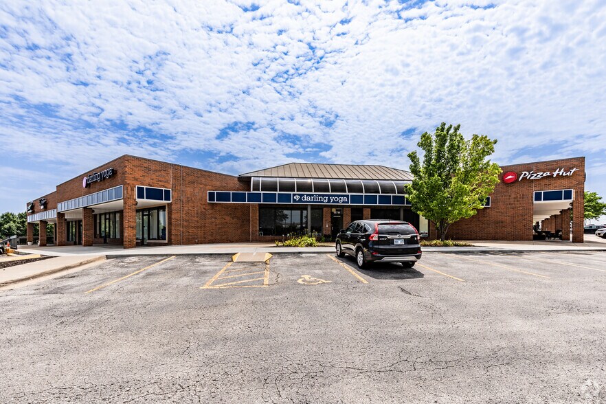 More Photos Of 11705-11849 College Blvd, Overland Park Unknown For Lease