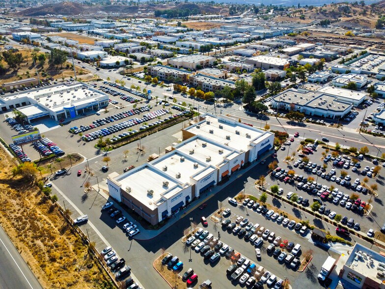 More Photos Of 18438 Collier Ave, Lake Elsinore Freestanding For Sale