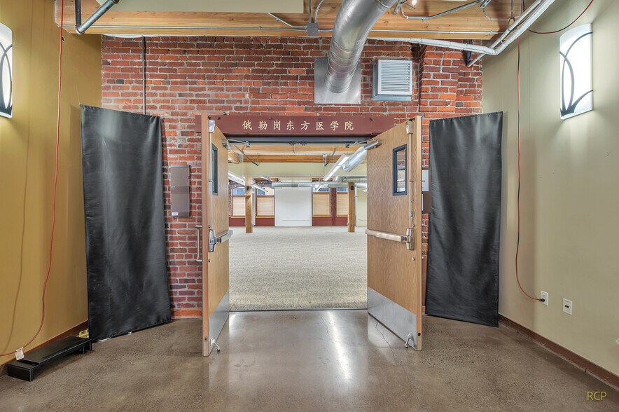 More Photos Of 75 NW Couch St, Portland Medical For Lease