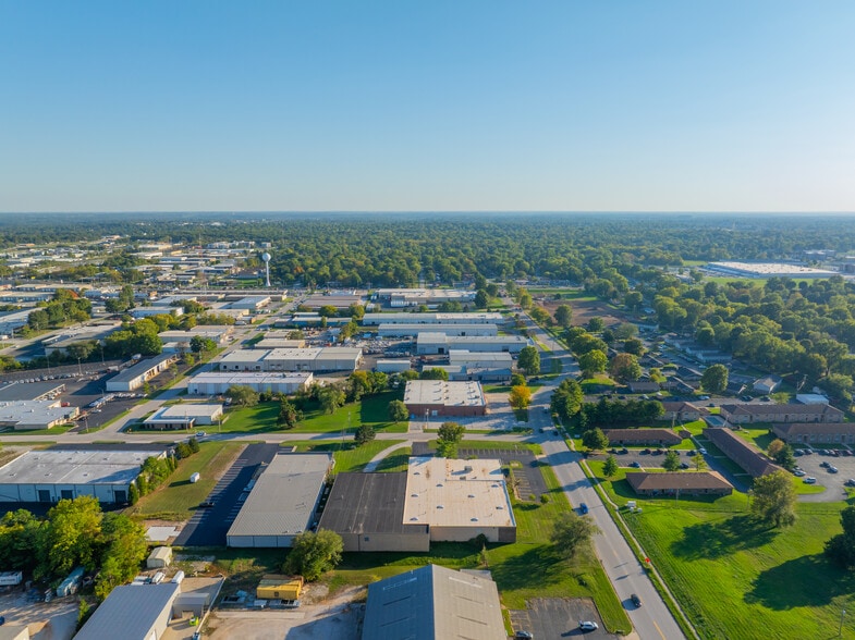 More Photos Of 820 N Cedarbrook Ave, Springfield Industrial For Sale
