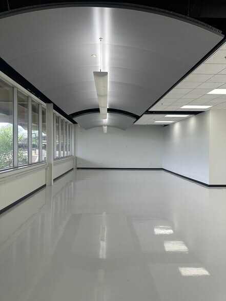 More Photos Of 815 14th St SW, Loveland Light Manufacturing For Lease