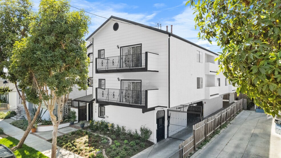 Primary Photo Of 755 Gaviota Ave, Long Beach Apartments For Sale