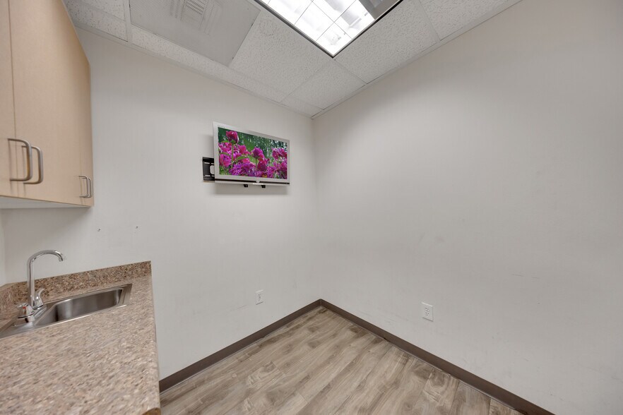 More Photos Of 408 S Beach Blvd, Anaheim Medical For Sale