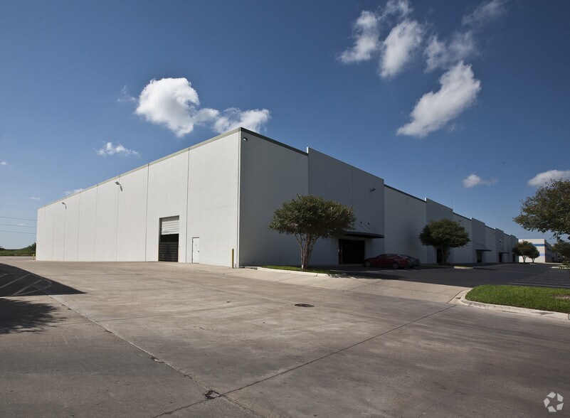 More Photos Of 5201 George McVay Dr, McAllen Warehouse For Lease