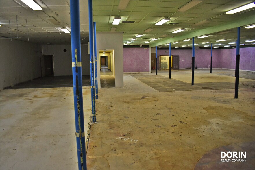 More Photos Of 16214-16300 Lindbergh Street, Van Nuys Manufacturing For Sale