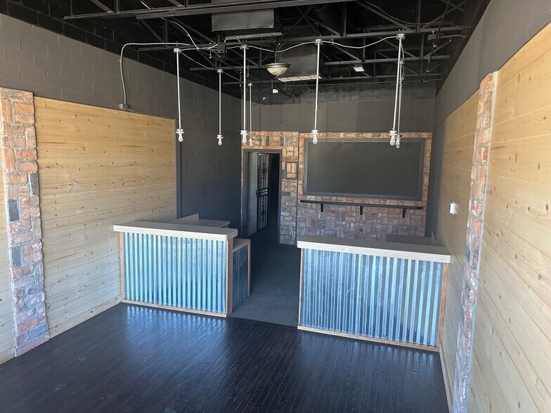 More Photos Of 3462 Blue Bonnet Cir, Fort Worth Storefront For Lease