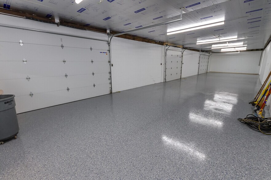 More Photos Of 925 Virginia St, Shelbyville Warehouse For Lease