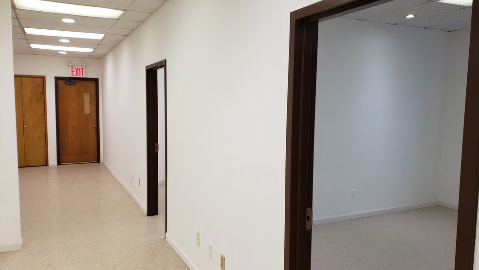 More Photos Of 4 Cedar Swamp Rd, Glen Cove Office For Sale