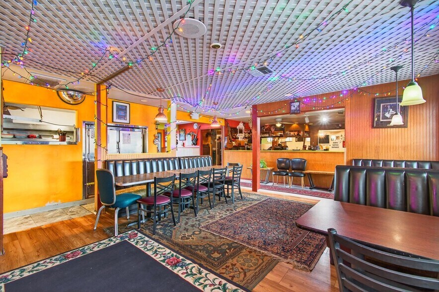 More Photos Of 50316 Columbia River Hwy, Scappoose Restaurant For Sale