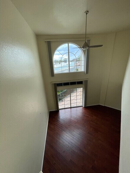 More Photos Of 128 S Beach St, Daytona Beach Apartments For Lease