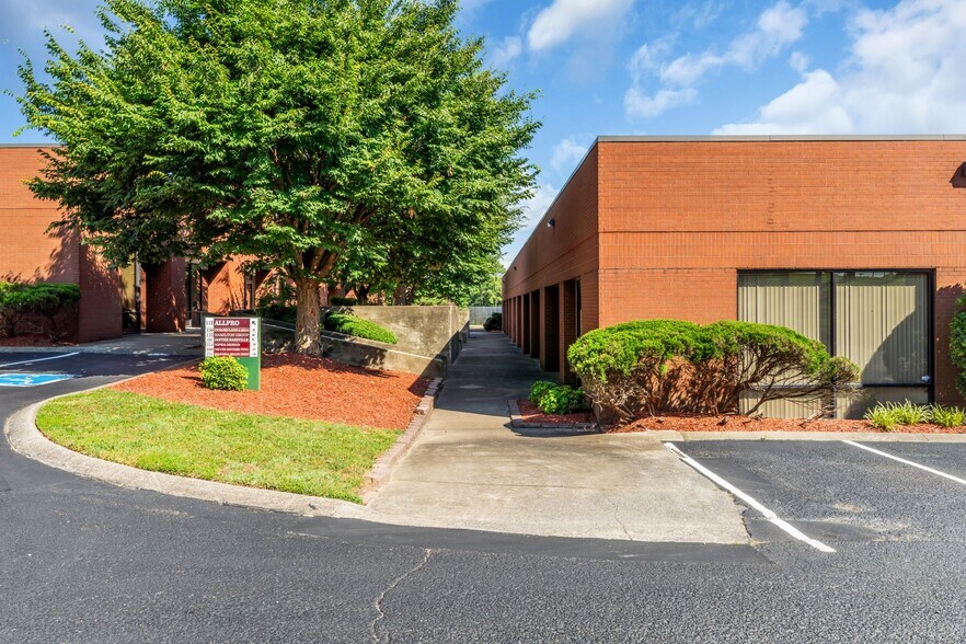 More Photos Of 104-176 Cude Ln, Madison Medical For Lease