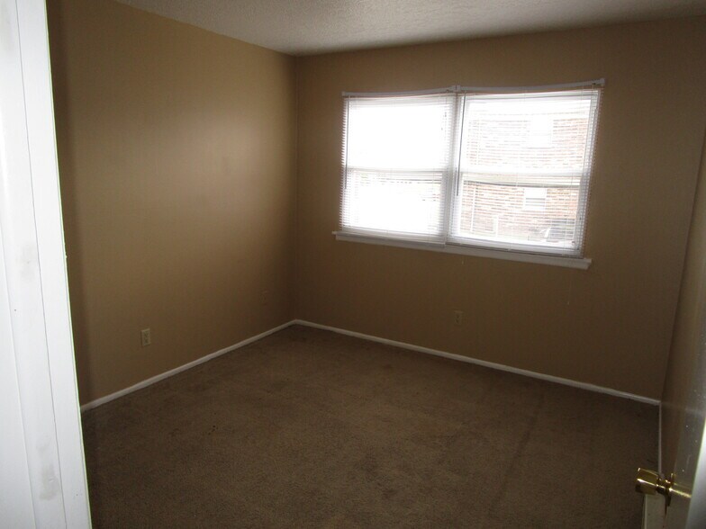 63016305 Reed Rd, Fort Wayne, IN 46835 Apartments For Sale