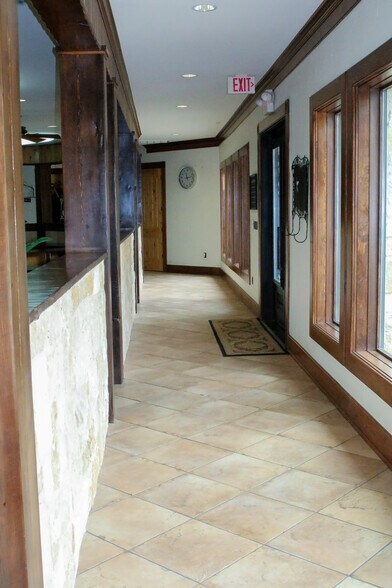 More Photos Of 404 Wynn Dr, Jacksonville Loft Creative Space For Sale