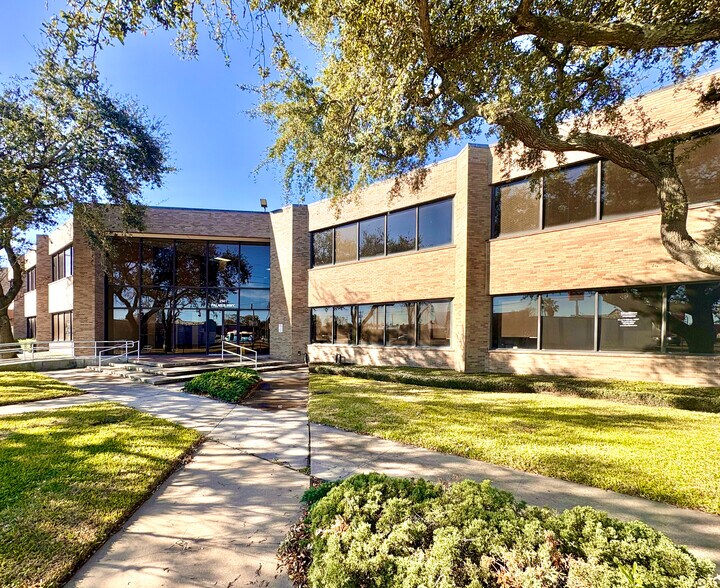 Primary Photo Of 2501 Palmer Hwy, Texas City Medical For Lease