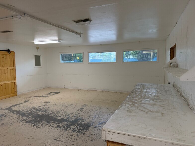 More Photos Of 555 Spring Creek Rd, Montrose General Retail For Sale