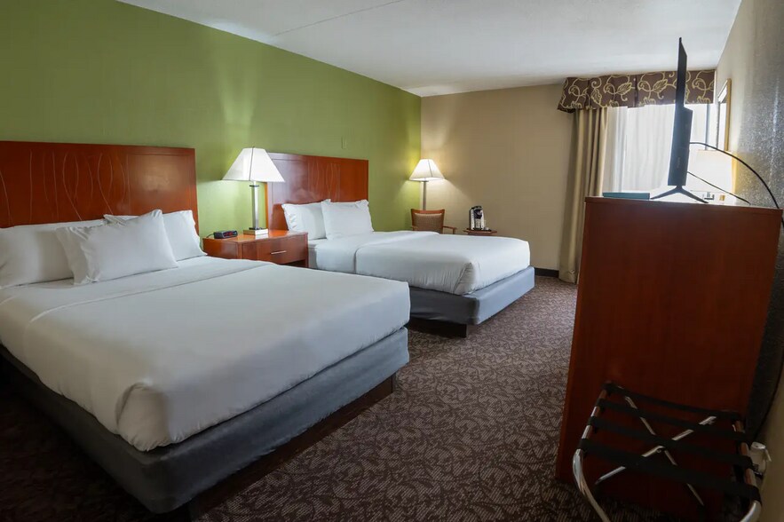 More Photos Of 116 W Park Ave W, Mansfield Hotel For Sale