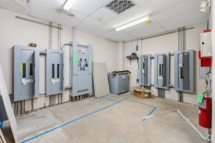 More Photos Of 230 N Midwest Blvd, Oklahoma City Medical For Sale