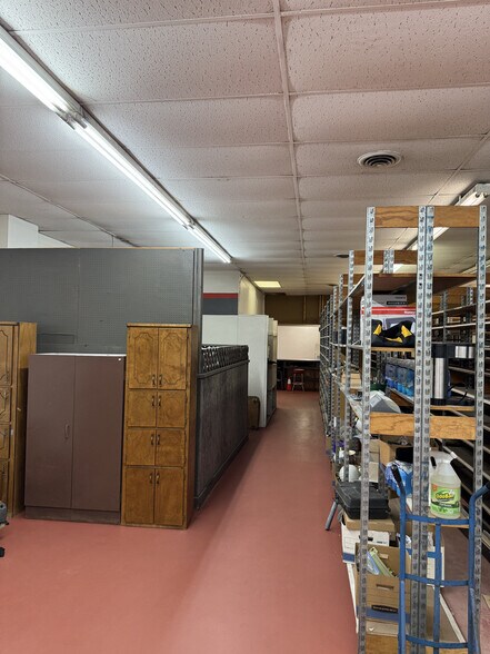 More Photos Of 1315 W State St, Bristol Office For Lease