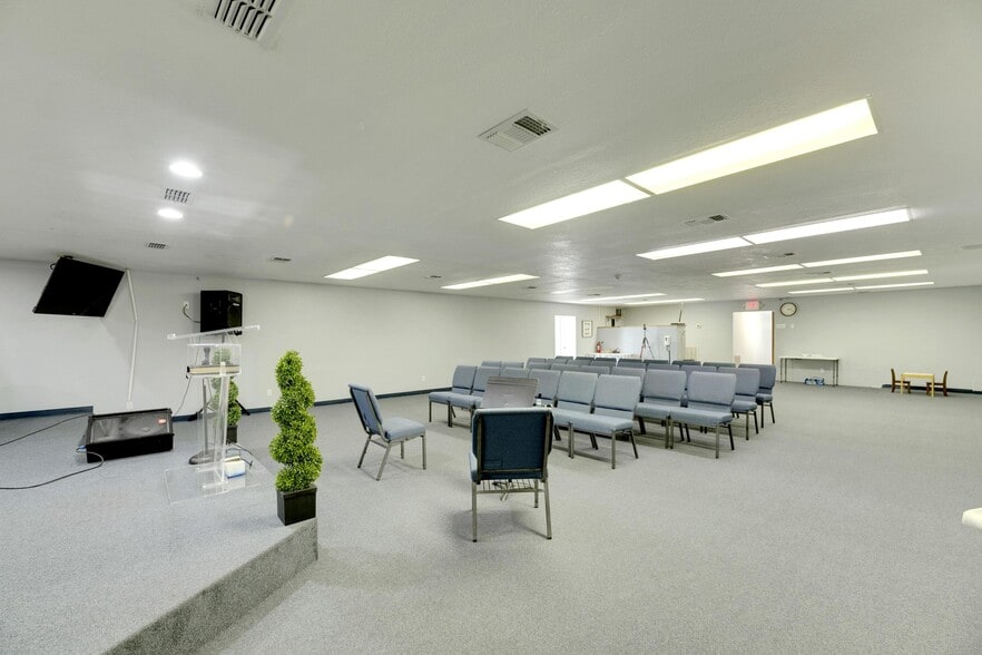 More Photos Of 3001 S Kings Ave, Brandon Religious Facility For Sale