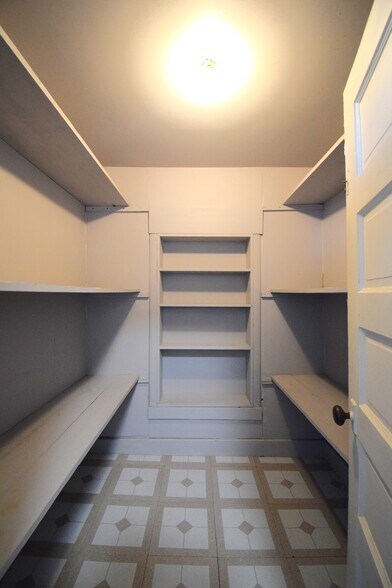 More Photos Of 102 N Park St, Sesser Restaurant For Sale