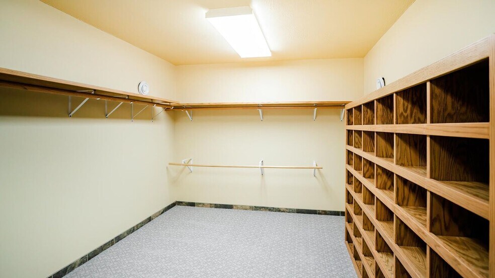 More Photos Of 352 MO-245, Dadeville Horse Stables For Sale
