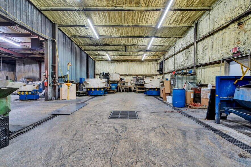 More Photos Of 2450 Riverside Drive, Chattanooga Warehouse For Sale