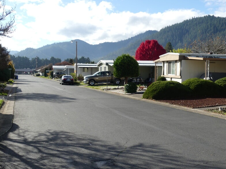 More Photos Of 515 E Main St, Rogue River Manufactured Housing Mobile Home Park For Sale