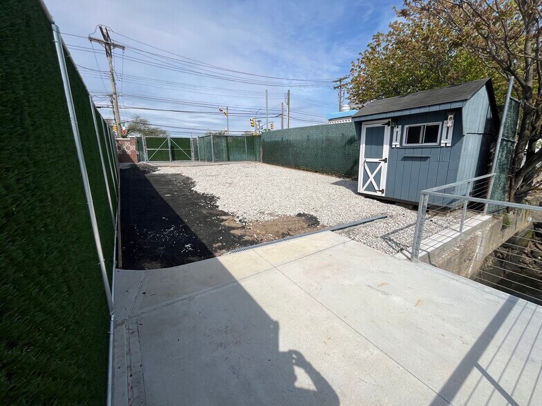 More Photos Of 15801 Crossbay Blvd, Howard Beach Land For Lease