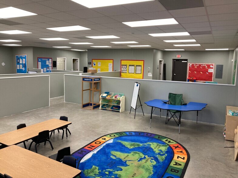 More Photos Of 1052 S Lake Dr, Lexington Unknown For Lease