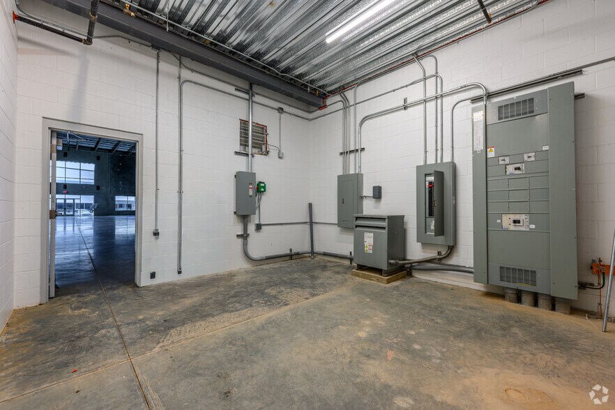 More Photos Of Chamblee Tucker Rd, Chamblee Unknown For Lease