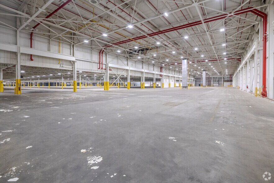 More Photos Of 3300 N 124th St, Milwaukee Manufacturing For Lease