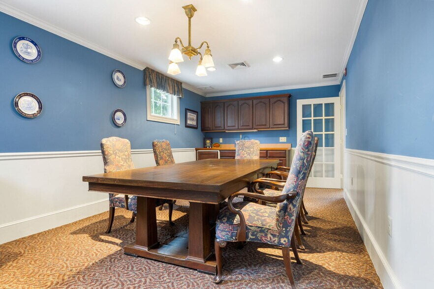 More Photos Of 828 Lynn Fells Pky, Melrose Office For Lease
