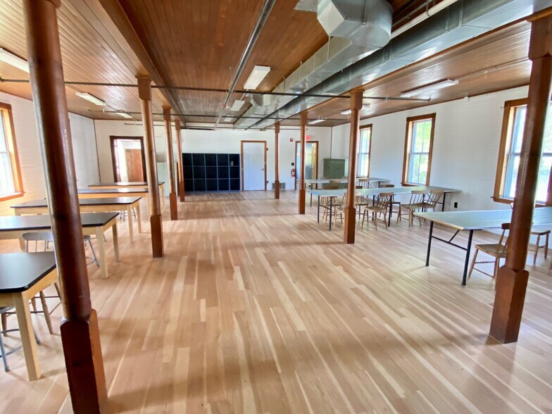 More Photos Of 12 Church Rd, Readfield Flex For Sale
