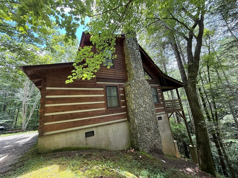 More Photos Of 1105 Fall Creek Rd, Purlear Specialty For Sale
