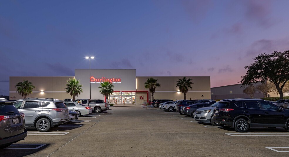 More Photos Of 1501-1549 W Bay Area Blvd, Webster Unknown For Lease