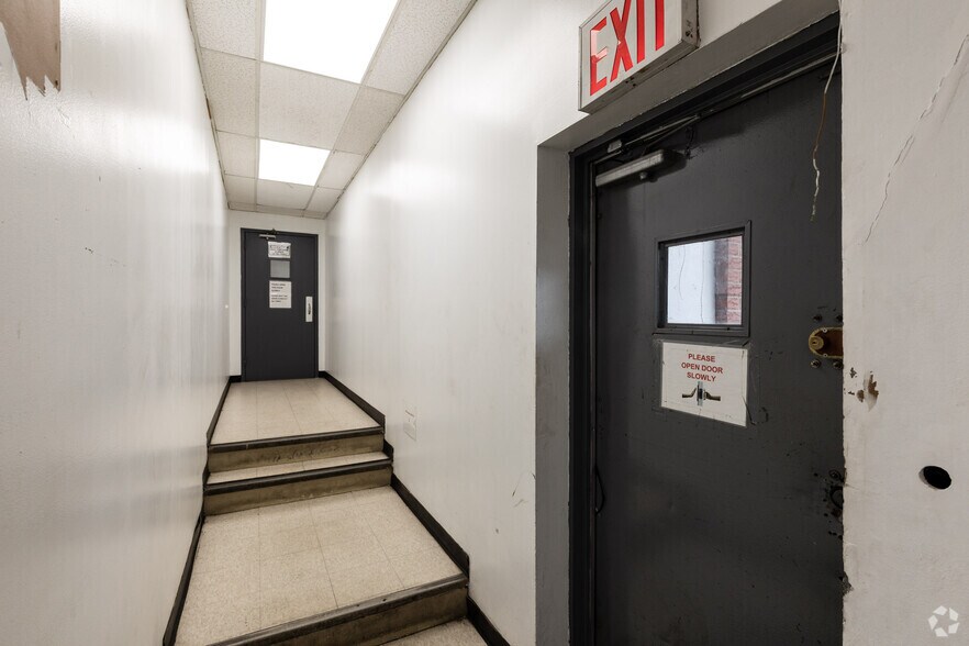 More Photos Of 460 Kingsland Ave, Brooklyn Truck Terminal For Lease