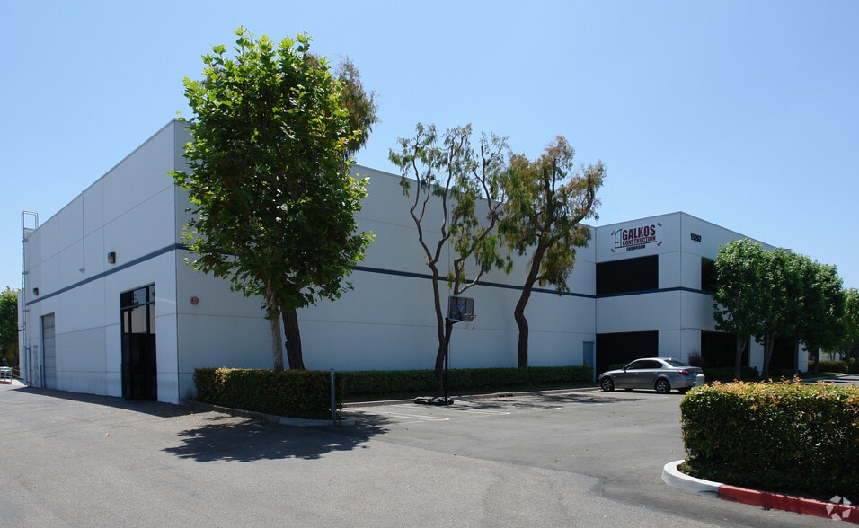 More Photos Of 15261 Connector Ln, Huntington Beach Manufacturing For Lease