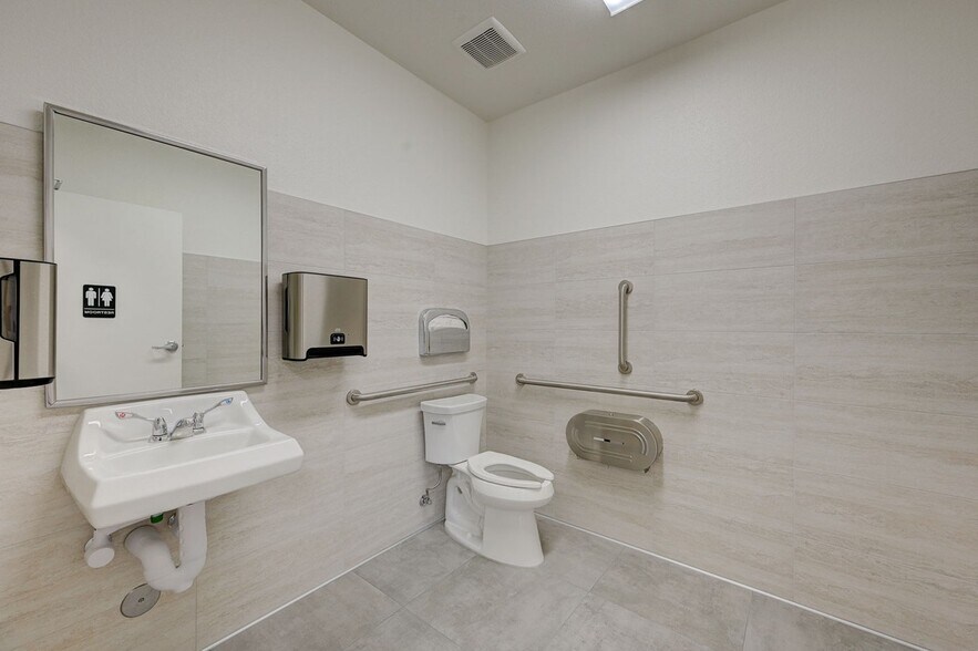 More Photos Of 10710-10890 South Rainbow Blvd, Las Vegas Unknown For Lease