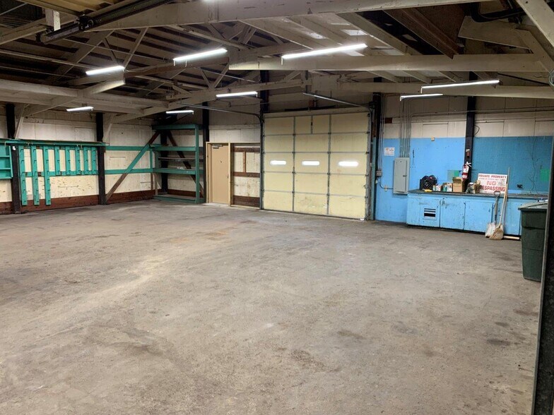 More Photos Of 201-205 W Saint Louis Ave, East Alton Warehouse For Lease