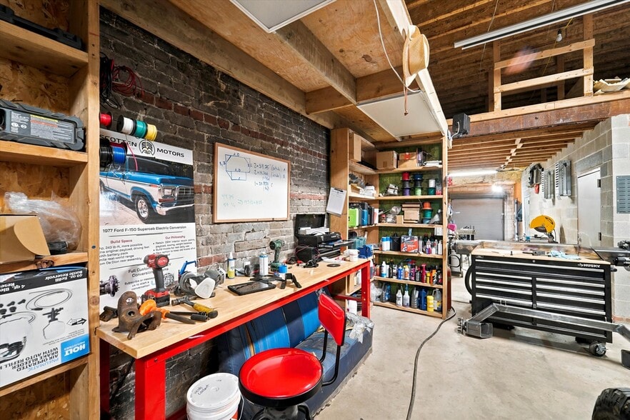 More Photos Of 1328 S 20th St, Philadelphia Distribution For Sale