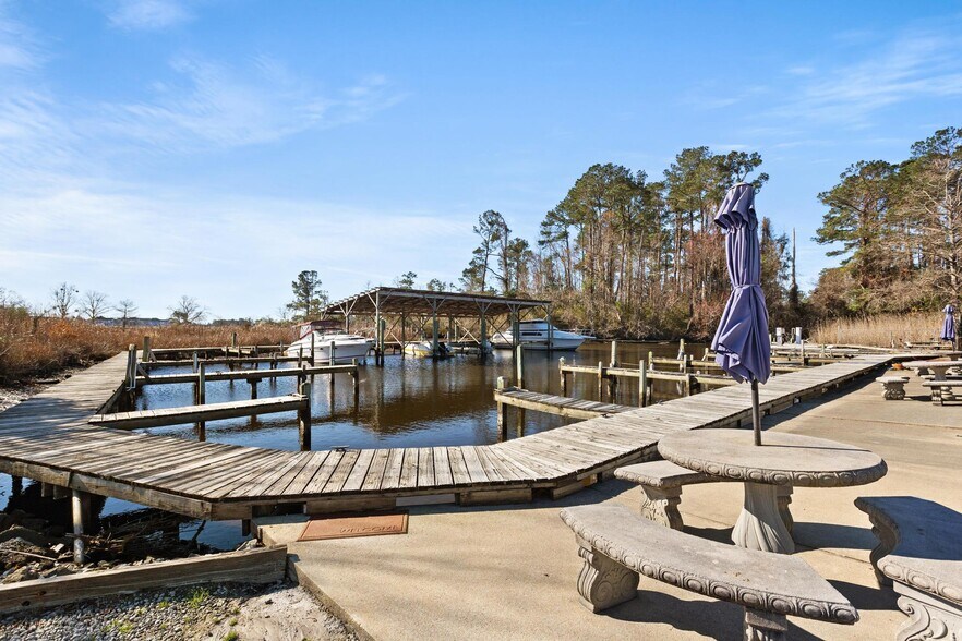 More Photos Of 159 Old Bridge St, Jacksonville Marina For Sale