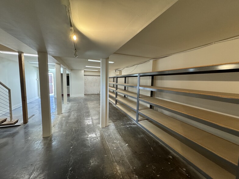 More Photos Of 449-451 N Fairfax Ave, Los Angeles Storefront For Lease