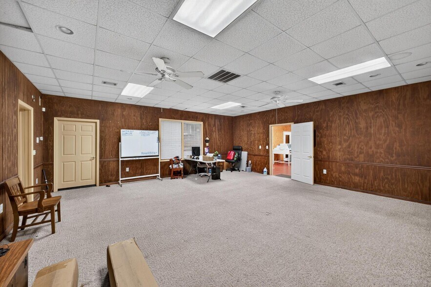 More Photos Of 31 Enterprise Ave, Aiken Light Manufacturing For Lease