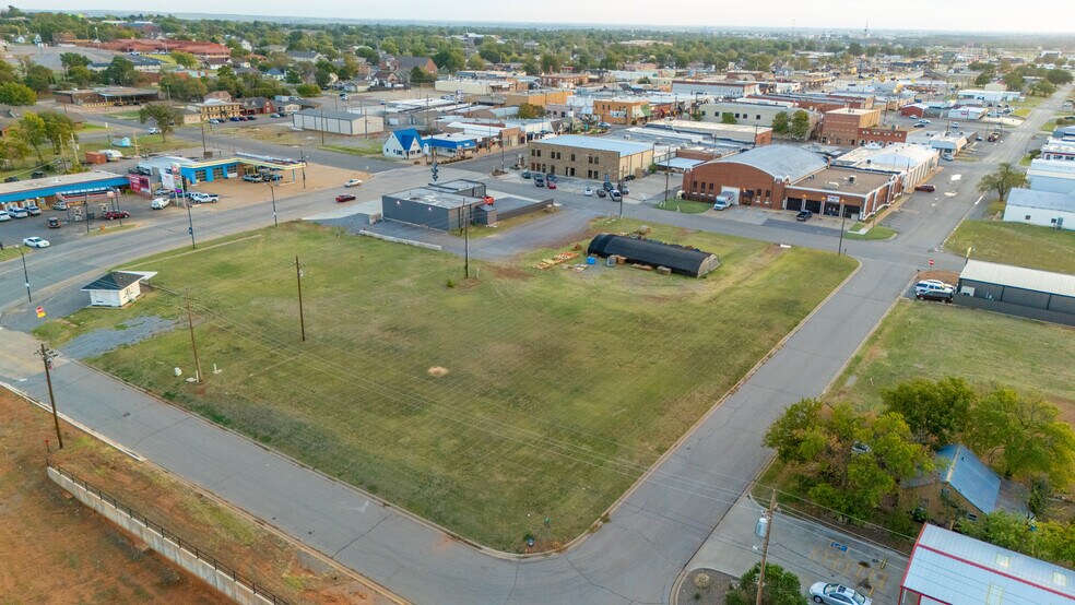 More Photos Of 312 Main St, Weatherford Land For Sale