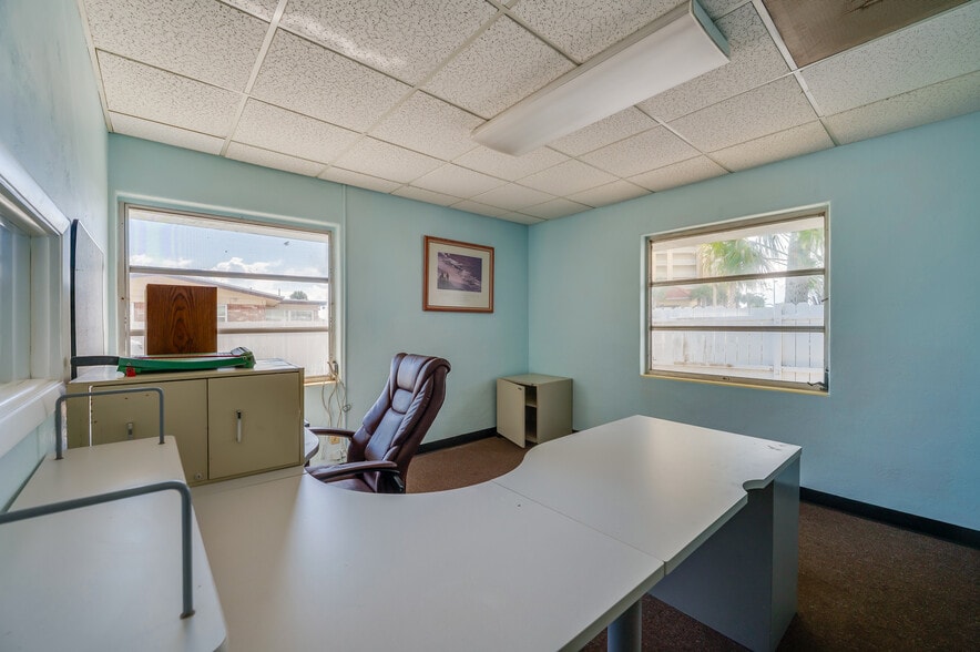 More Photos Of 2763 S Ridgewood Ave, South Daytona Office For Sale