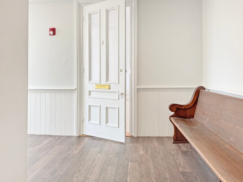 More Photos Of 70-80 State St, Newburyport Storefront Retail Office For Lease
