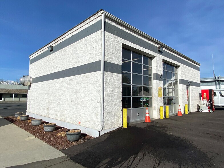 More Photos Of 2450 10th St, Baker City Carwash For Sale