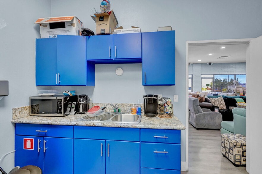 More Photos Of 1433 N Boulder Hwy, Henderson Freestanding For Sale